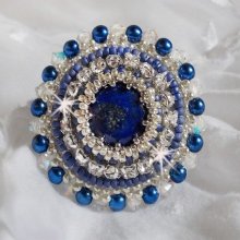 Bague Nil Bleu brodée avec un lapis lazuli et des cristaux de Swarovski